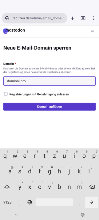 Screenshot des Mastodon-Admin-Webinterfaces mit dem ersten Schritt der Funktion „Neue E-Mail-Domain sperren“.
