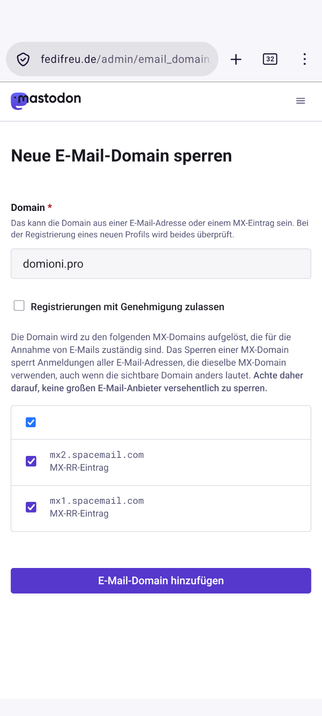 Screenshot aus dem Admin-Webinterface einer von mir betreuten Mastodon-Instanz. Gezeigt wird der zweite Schritt der Funktion „Neue E-Mail-Domain sperren“. Die beiden MX-Domains habe ich angehakt.